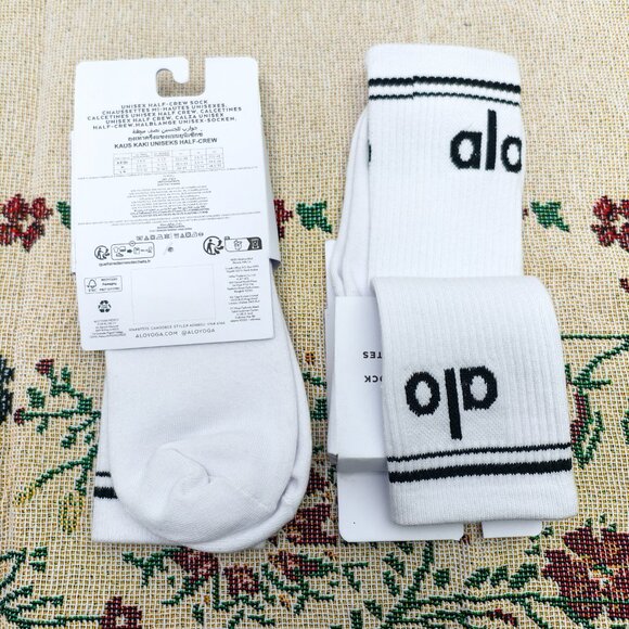 NWT ALO Yoga Throwback Sock 2 Pairs - M - Picture 2 of 4